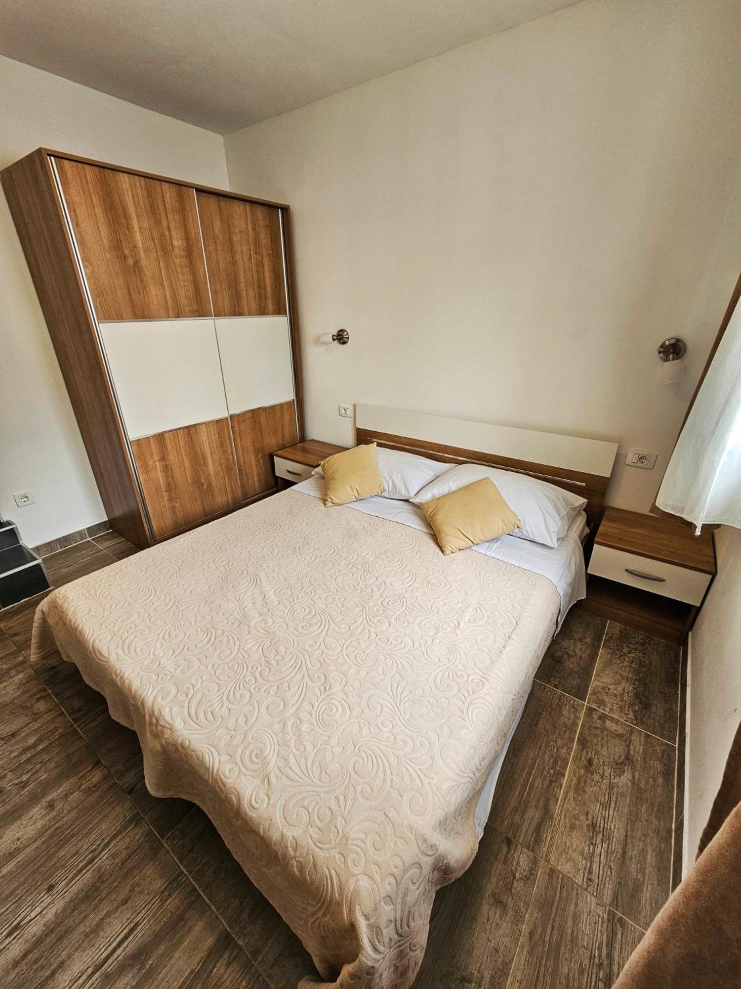 Apartments Plejic Сегет-Враниця Екстер'єр фото