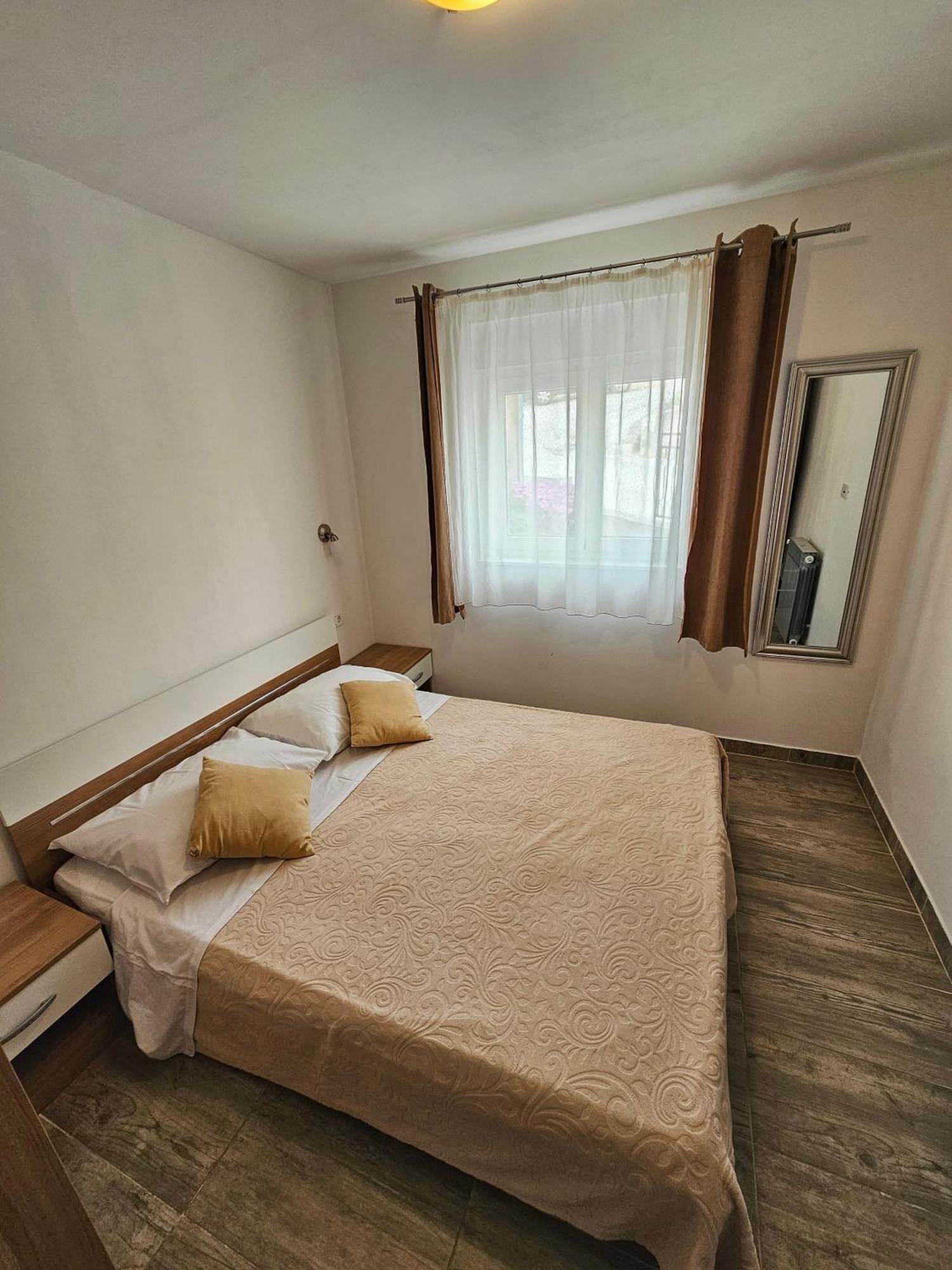 Apartments Plejic Сегет-Враниця Екстер'єр фото